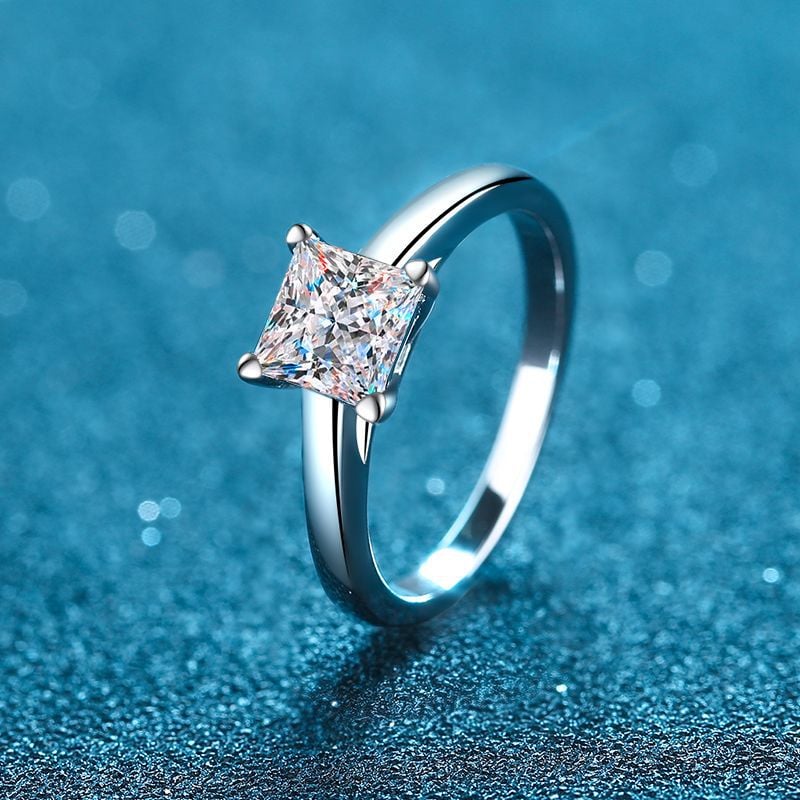 925 Sterling Silver Four-Claw Moissanite Ring (1 & 2 Karat)